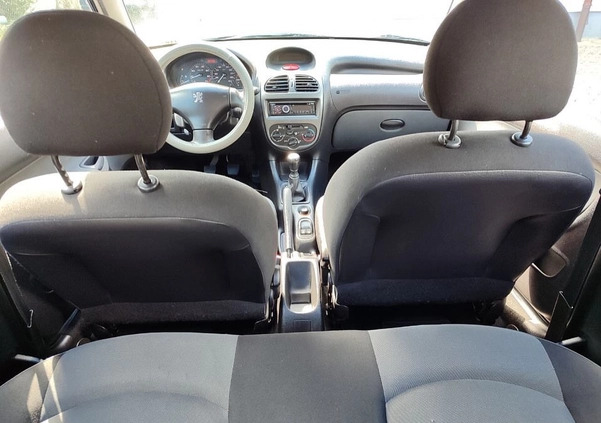 Peugeot 206 cena 10000 przebieg: 227000, rok produkcji 2007 z Radom małe 137